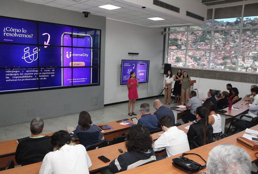 Con gran entusiasmo y expectativa se celebró la jornada de cierre de la 1ra edición de Reto #InnovaUCAB, cuyo objetivo es el desarrollo de ideas frescas y factibles para mejoras de procesos o para su incorporación al Plan Estratégico de la UCAB 🔗goo.su/jEKrA