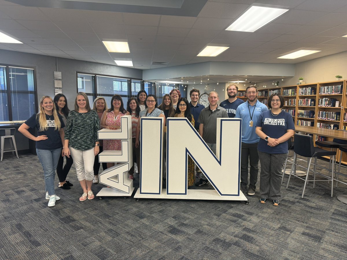 MrsRayEducation's tweet photo. Welcome to our Mustang Family @HumbleISD_KHS New Teachers! We are excited for an amazing year together 💙 #KingwoodALLIN https://t.co/TC6b3etIXb