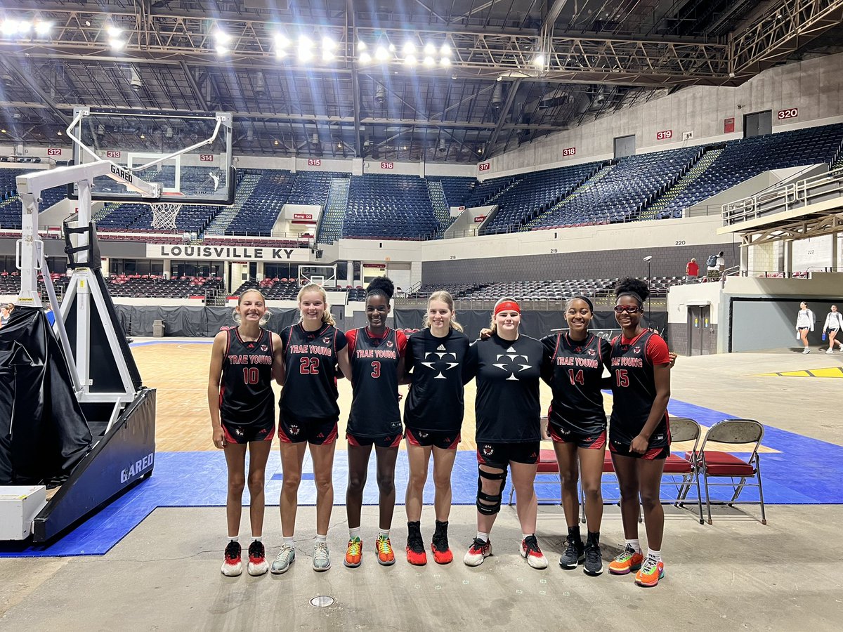 CoachScar21's tweet photo. Last week I finished my season @TFNsRun4Roses in 3rd! I will say with so many changes to our team I was overly pleased with how things turned out! I enjoyed every minute watch these girls grow! I have no doubt they will do great things in school ball! Love all of you girls 
Coach 🫡