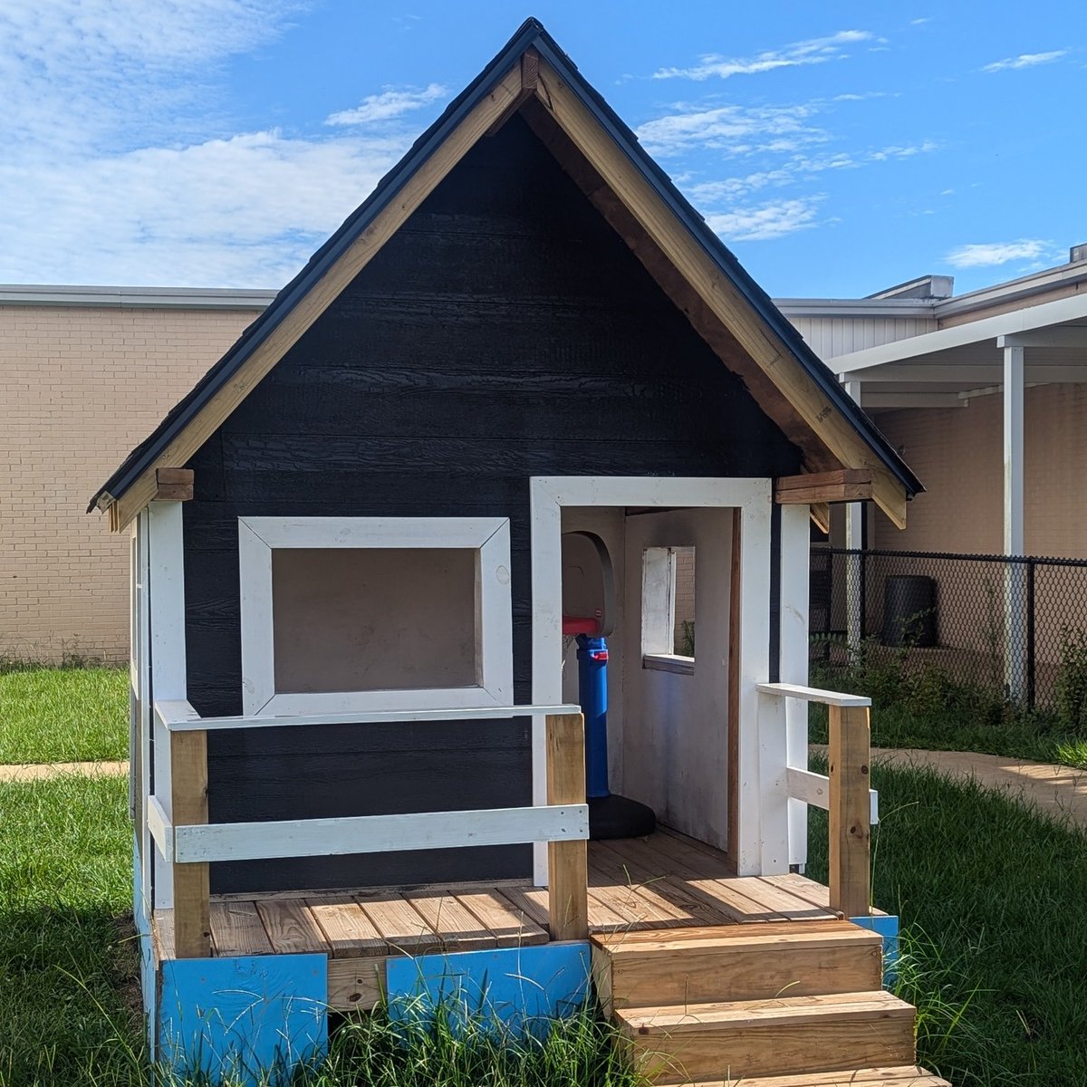 Students in Mary G. Montgomery's Academy of Agriscience-AgConstruction pathway built a playhouse for the school's Pre-K students. What a great way to practice skills while producing something that will benefit other students! #LearningLeading