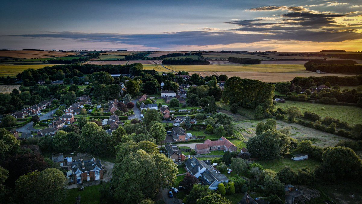 taron lee tweet media