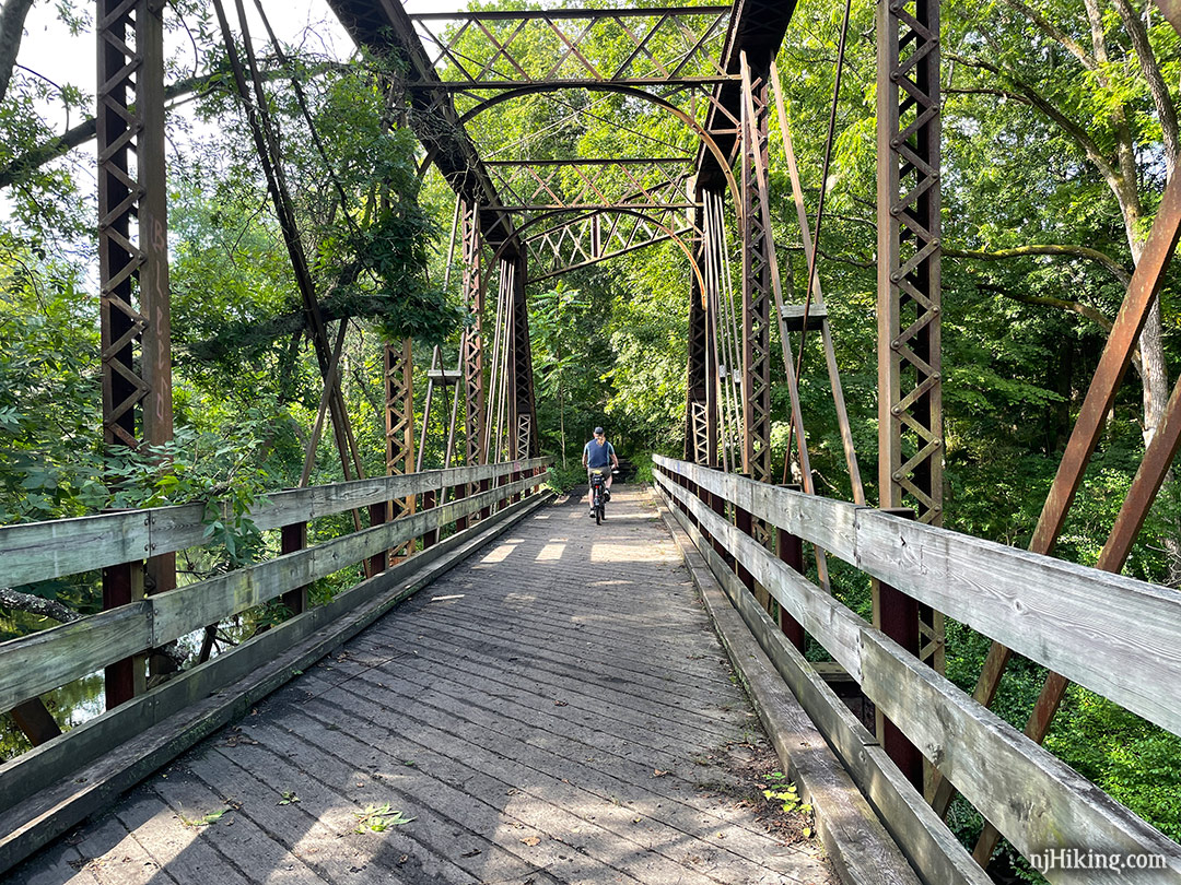 Paulinskill Valley Trail – Hiking/biking on a shady rail-trail, Cedar Ridge to the Paulinskill Viaduct.
njhiking.com/paulinskill-va…

📍 Paulinskill Valley Trail, Warren County, NJ
26-mile round trip on the lower section (or turn back sooner); we also have a guide for the upper half.