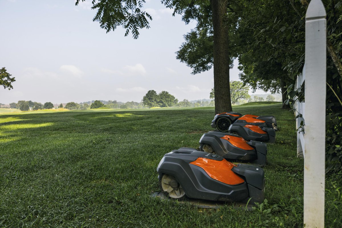 Discover unmatched control with Husqvarna’s commercial Automower line. Manage your mowers effortlessly through the Fleet Services app, tracking location, performance, and technical status all in one place.
