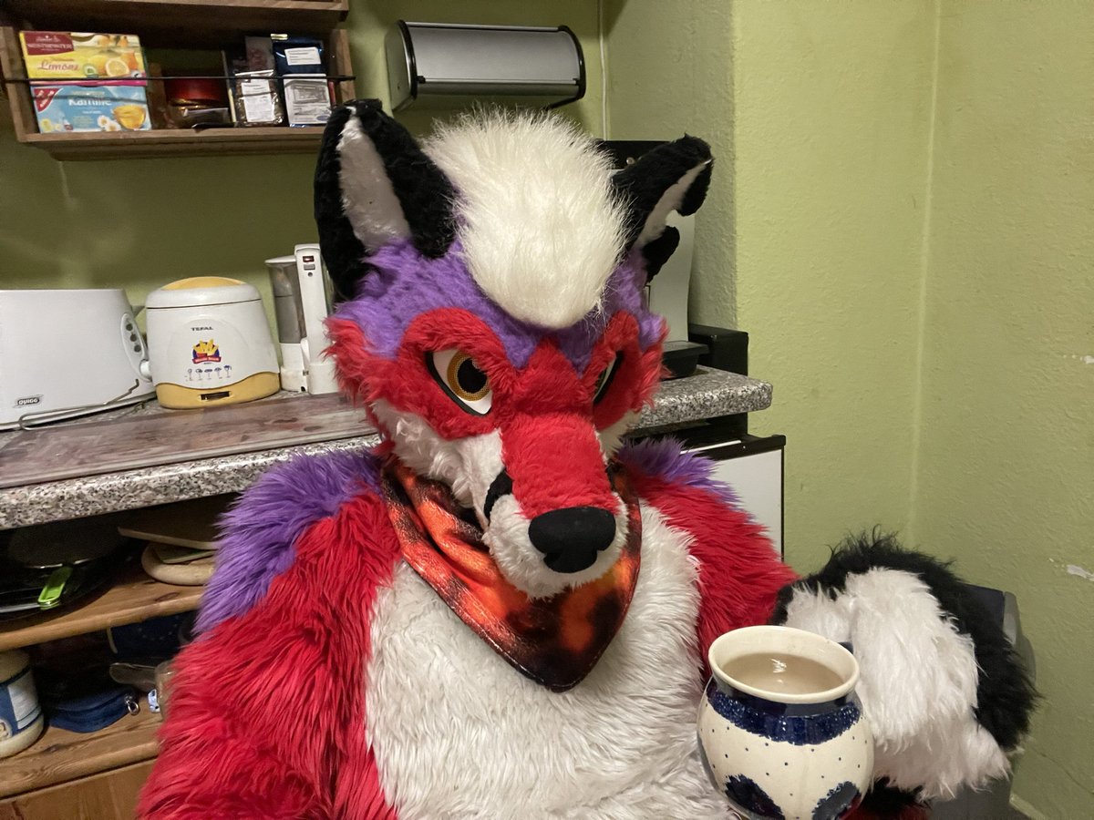 Ne kleinere Tasse gab es wohl nicht im Sortiment. Toll wieder zu wenig Kaffee.