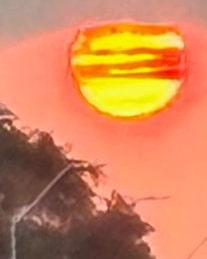 Suewill36768583's tweet photo. Driving with my family  and  looking  up and see this beautiful  sunset  ...it looks like its being  hug.. https://t.co/ecmJ7KOZIX
