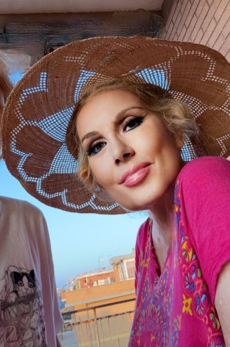 L'estate è il palcoscenico della natura, dove ogni tramonto dipinge un quadro di fuoco e ogni alba sussurra promesse di giorni infiniti 🌇🌇🌇🌇🌅🌅🌅🌅🌇🌇🌇🌅🌅🌅🌇