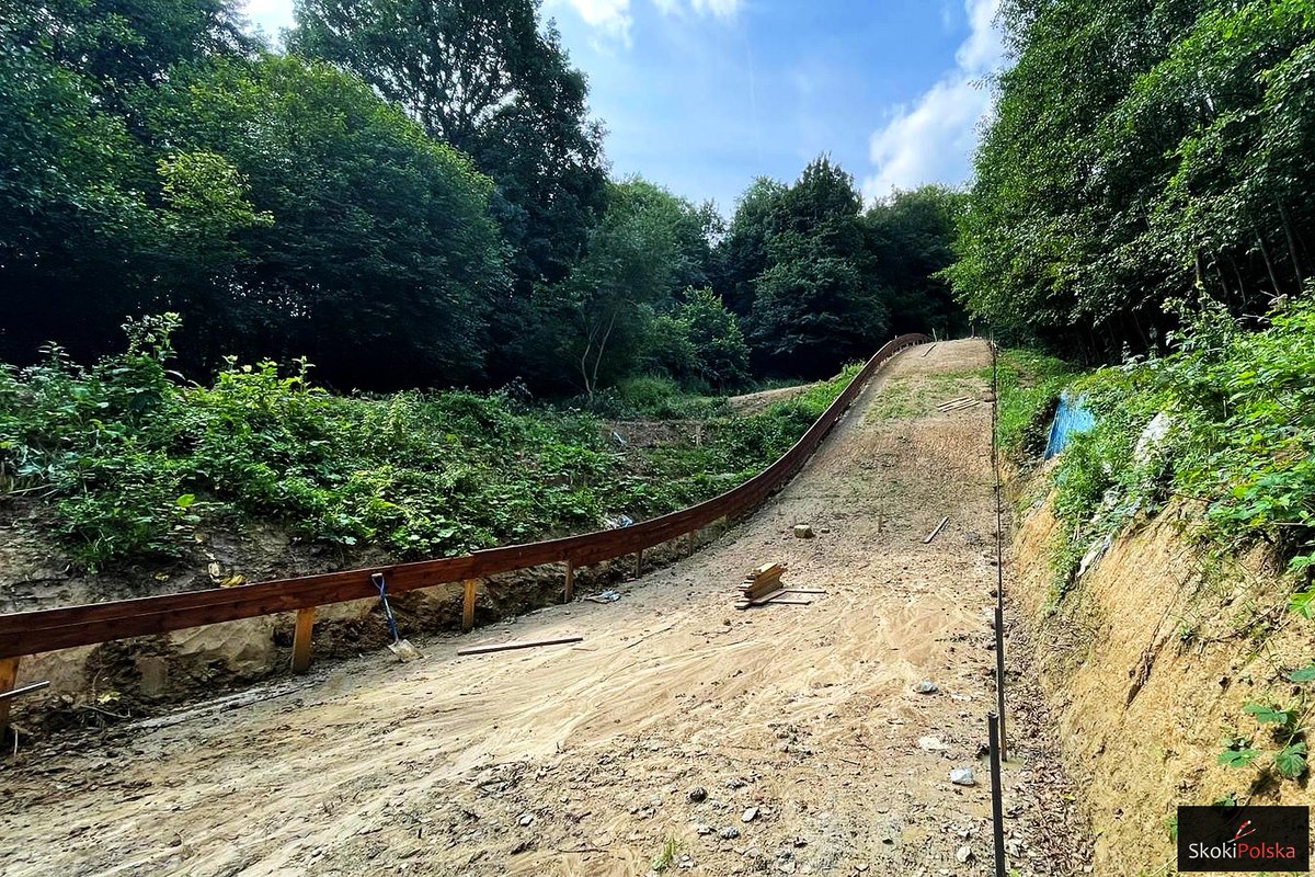 bartek_leja's tweet photo. Dzieje się w Strachocinie na Podkarpaciu 👷‍♂️⛷️ Prace na skoczni Strachoczanka K-30 trwają. Ekipa pasjonatów wykonuje tam świetną robotę i ma bardzo ambitne plany 💪 Wkrótce więcej na https://t.co/FKZCLqsxp6 🙂

📸 Kornelia Kamińska #SkokiPolska #skijumpingfamily #Strachocina https://t.co/zoiX2AmbNM