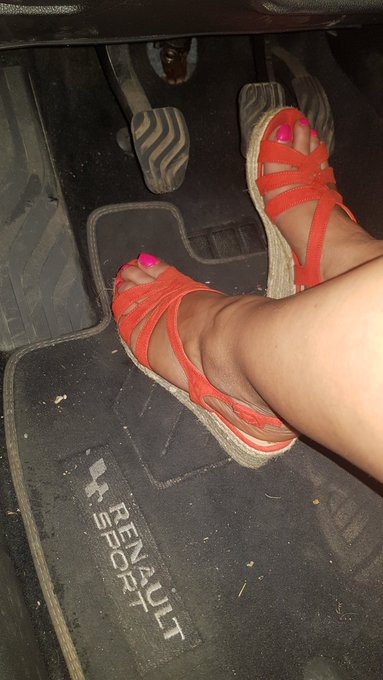 Car feet 👣🚘 https://t.co/9R3Q6uqb09<a href="/tag/feet"class="tags"><span>#feet</span></a><a href="/tag/feetfetish"class="tags"><span>#feetfetish</span></a>