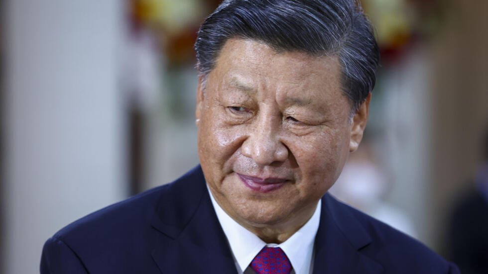 劲爆：三中全会张又侠起义,要求开放中国,进行体制改革！要求习近平住院静养,军队进入会场内、 外戒备森严。北京天安门路段封锁即为此时！
习近平已经不在301医院了,人已经转移 到西山地下首长医疗中心,目前人还没死, 中共使用替身障眼法！