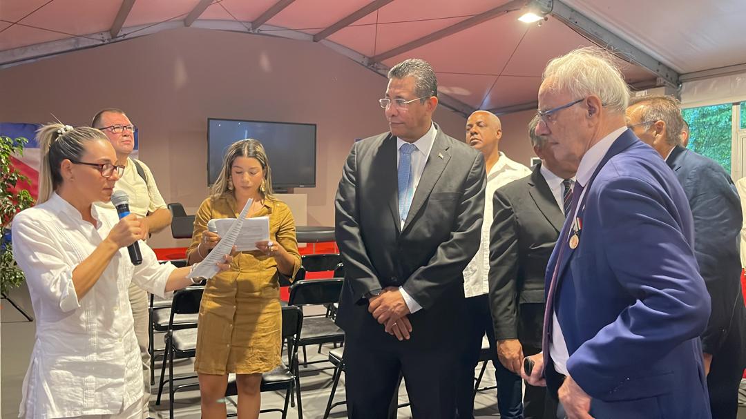 CubaRonSA's tweet photo. 🇨🇺 ❤️🇫🇷 Desde Francia inauguran el proyecto deportivo-cultural, Yo Soy Cuba en Tremblay, resaltando presencia de la Isla en los Juegos Olímpicos de #París2024. Presentes por @CubaRonSA🇨🇺🥃 la Vicepresidenta Primera, @SahyliPuerto y el Maestro del #RonLigero🇨🇺🥃, Julio Ayán Rial👇 https://t.co/BwhKynieHm