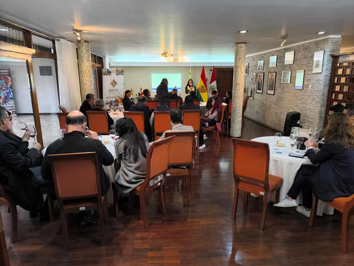 MRE_Bolivia's tweet photo. Nota de Prensa | Bolivia promociona en Perú la “Cata de Vinos &amp; Singanis de Altura”
🔗 https://t.co/zsH7ZybZv8

#DiplomaciaDeLosPueblos
#PorLaVida
#UnidosRumboAlBicentenario https://t.co/KFV5mfZsmc
