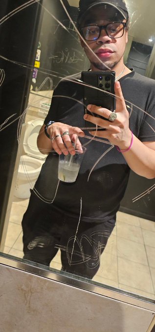 🤷&zwj;♂️ https://t.co/FYJS2Awosu<a href="/tag/newprofilepic"class="tags"><span>#newprofilepic</span></a>