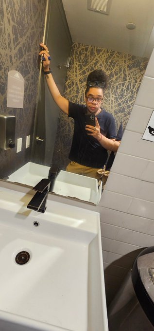 🤷&zwj;♂️ https://t.co/FYJS2Awosu<a href="/tag/newprofilepic"class="tags"><span>#newprofilepic</span></a>