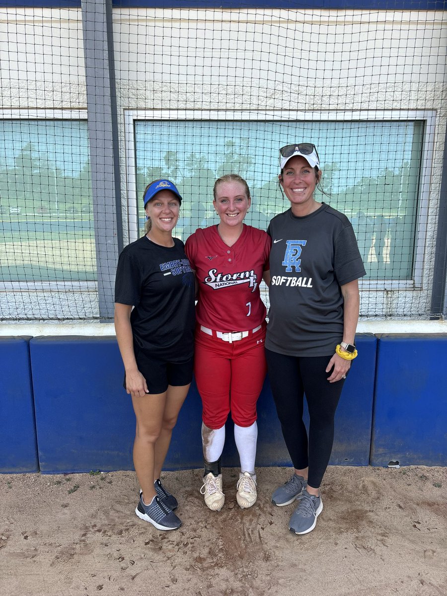 I got the privilege to come out to <a href="/ERAUSoftball/">Embry-Riddle Softball</a> today and show off my best stuff. Both the coaches and athletes had a lot of great things to say. No question went unanswered!!! Thank you for having me <a href="/coachkelsid/">Kelsi Dunne Diaz</a>! Go Eagles! 🦅🦅