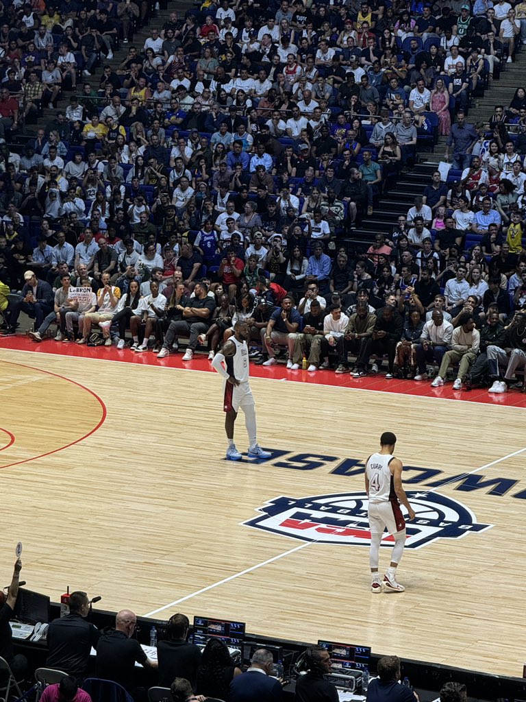 lanzer02's tweet photo. LEBRON MF JAMES 🐐🐐 https://t.co/lFE4cG9847
