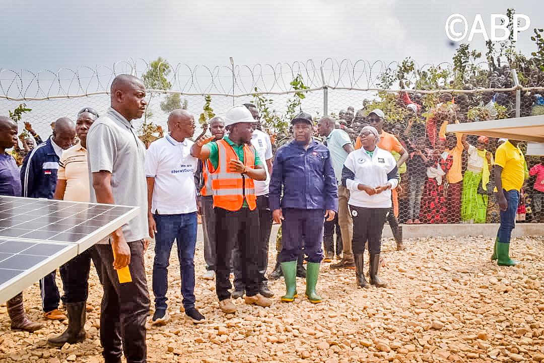 ABPInfos's tweet photo. Le Chef de l'Etat burundais @GeneralNeva, a inauguré lundi 22 juillet 24, une centrale et le réseau mini solaire du site #Gahandu sis à la colline #Ndoba, zone #Mpinga commune #Vugizo.
#Caravane_Inkebuzo J12. https://t.co/d1i5Y6x9kx