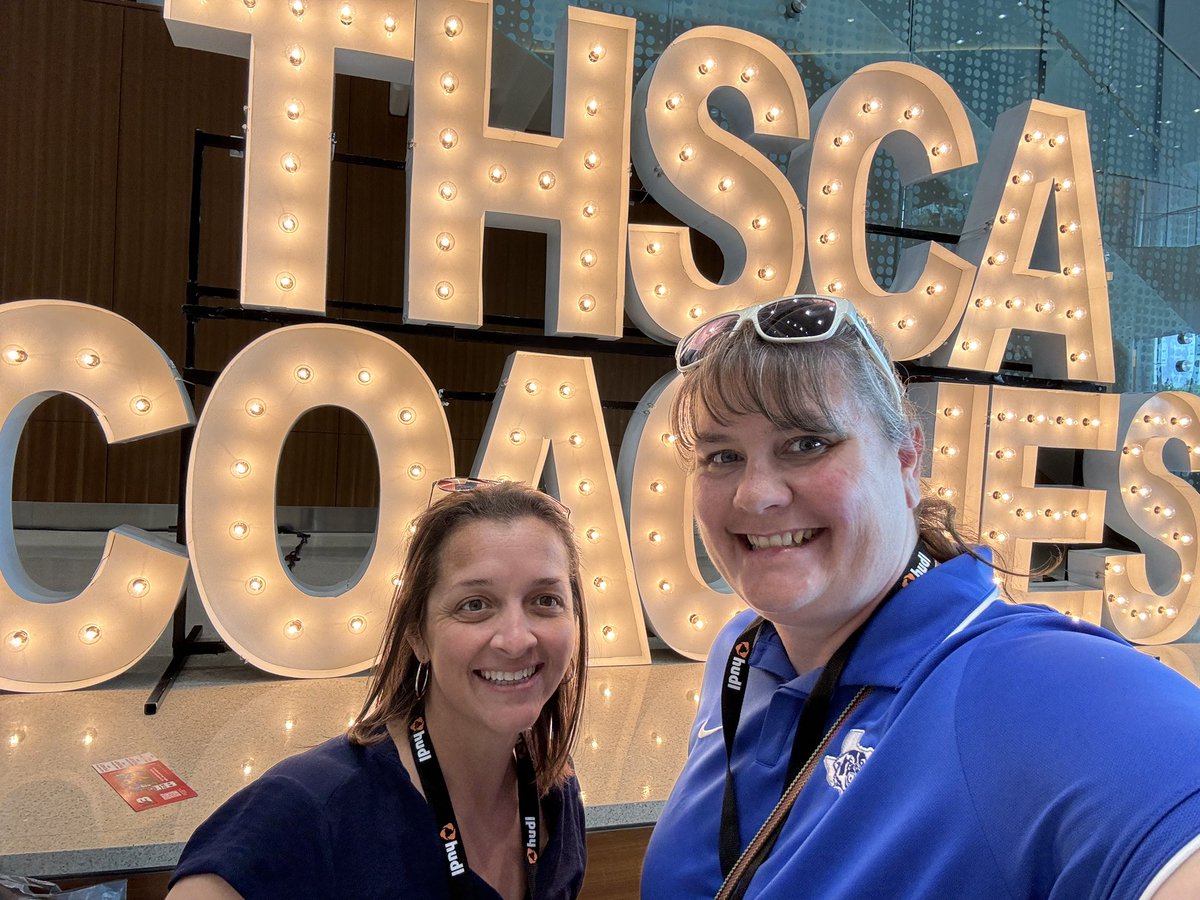 khea1020's tweet photo. THSCA 2024 Badger Pride 💙🤍🦡 https://t.co/VQkbkoqnVT