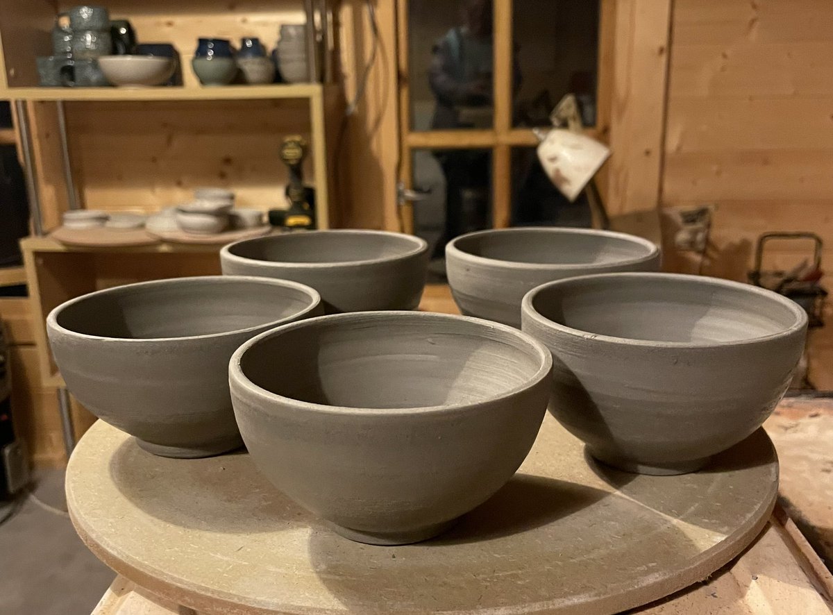 Just_Maths's tweet photo. Day 3 of #boringtweets
Trying to make a dinner set that “matches” this holiday … first up small bowls … they’re “same” enough for us …
Now they just need to survive drying out and 2 firings …
up next dinner plates, side plates and 2 more different sized bowls. https://t.co/vasVPDWUWo