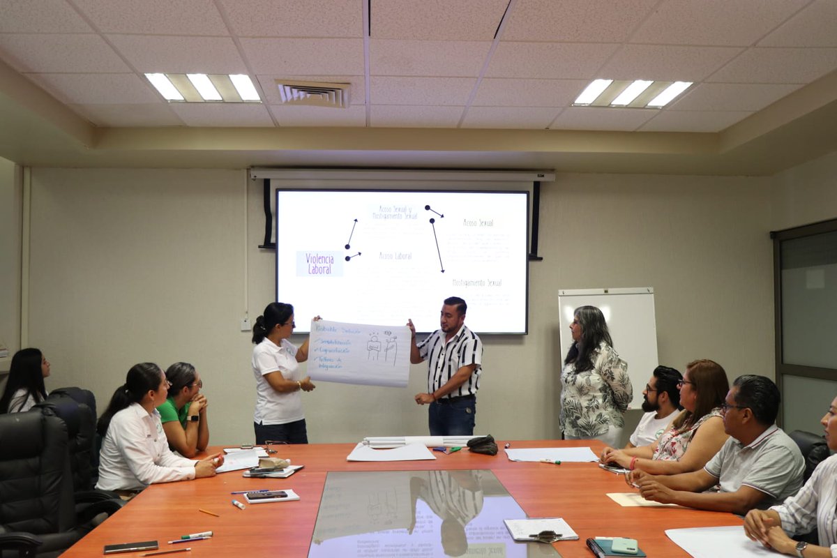 En el marco del cumplimiento al Plan de Capacitación y Sensibilización en Igualdad Laboral y No Discriminación, el día de hoy, el personal directivo de la UTHH, participan en el curso “Prevención de la violencia laboral”.

#EducarParaTransformarTuFuturo