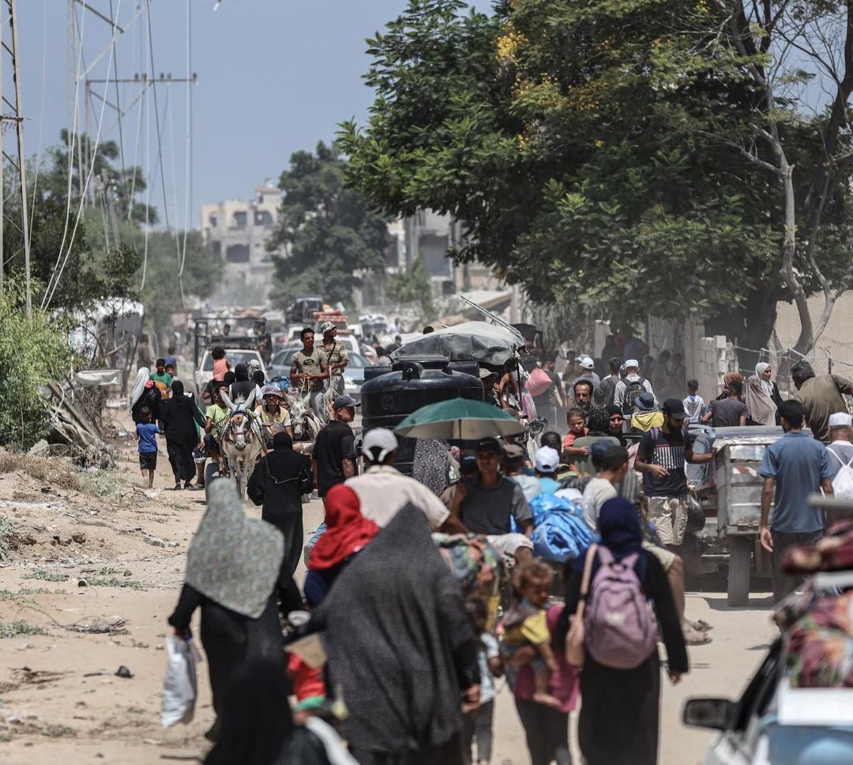 gazanotice's tweet photo. July 22, 2024, Gaza, Khan Yunis, Palestinian Territories: 
Thousands of Palestinian families were displaced from the city of Khan Yunis in the east of the country after the Israeli army threatened them with expulsion
Credit / Saher Alghorra https://t.co/KmWcFyi5xZ