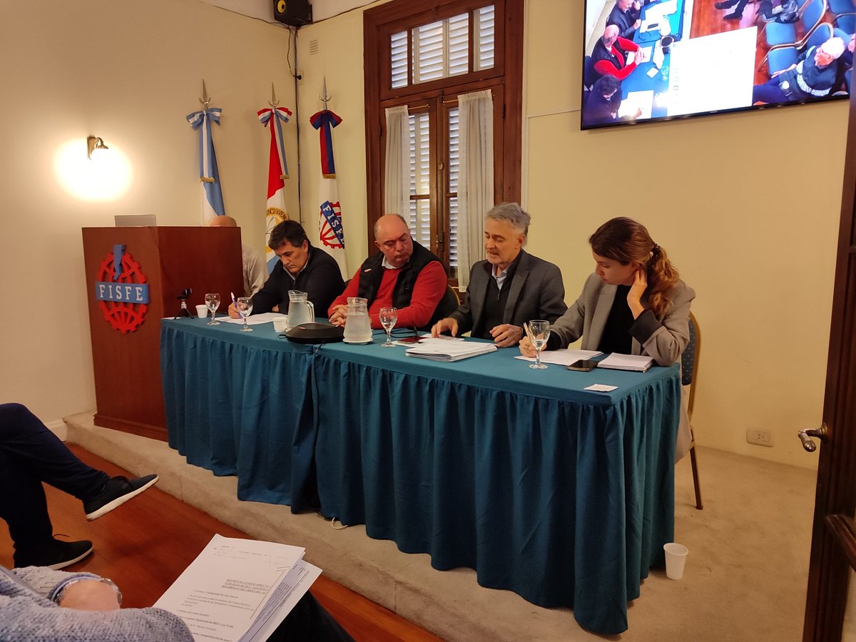 fisfeindustria's tweet photo. Reunión mensual de Consejo Directivo en FISFE 👈🏼🏭
Seguimos trabajando por nuestra industria en Santa Fe 👏🏼
#fisfe #santafe #industria https://t.co/mqZaRKhXan