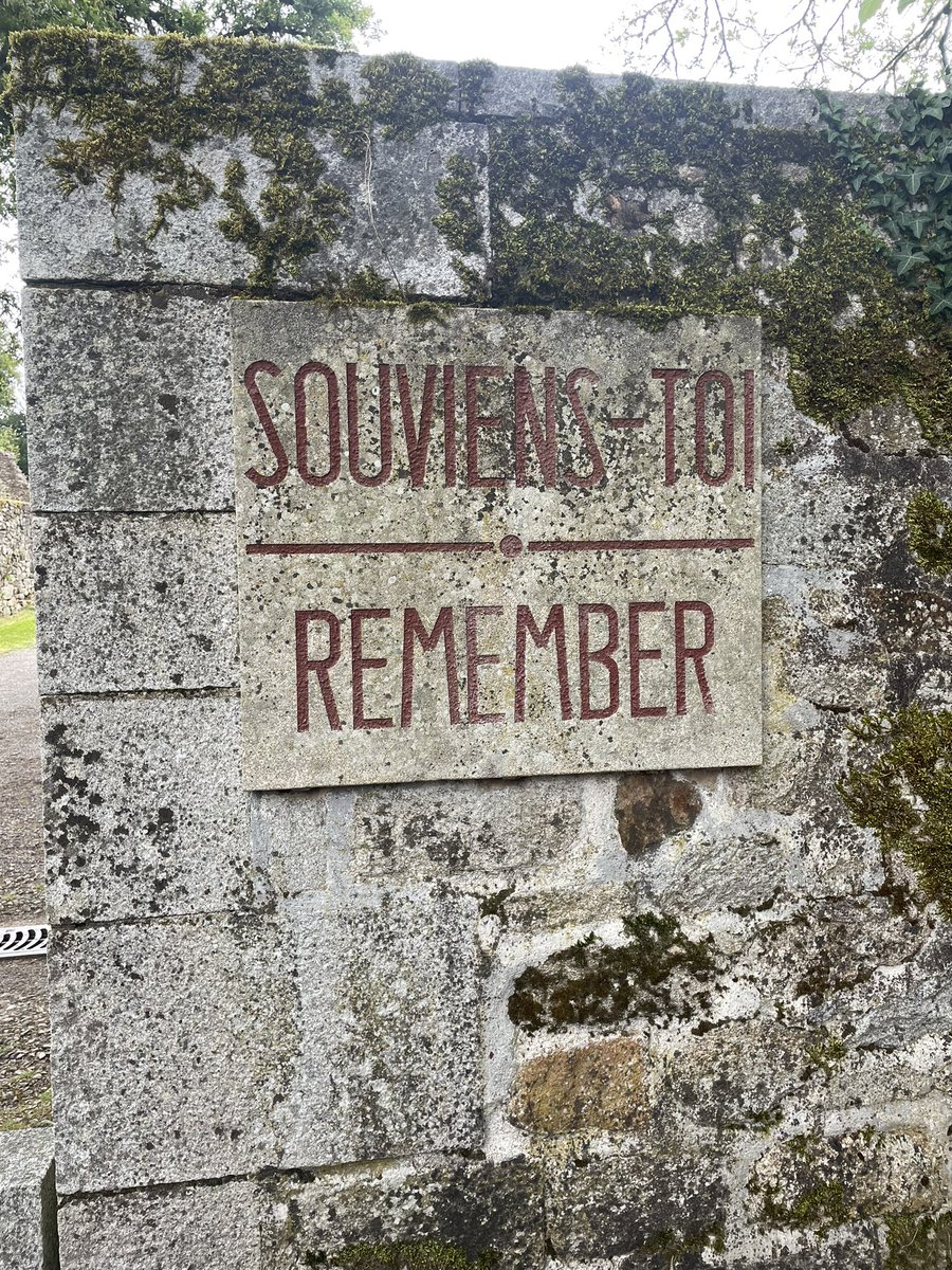deClockLise's tweet photo. Oradour sur Glane, devoir de mémoire: ne jamais oublier.
Et, comme un espoir face à cette barbarie, un splendide arbre continue à s’épanouir dans cet environnement. https://t.co/w9mTkzBz4K