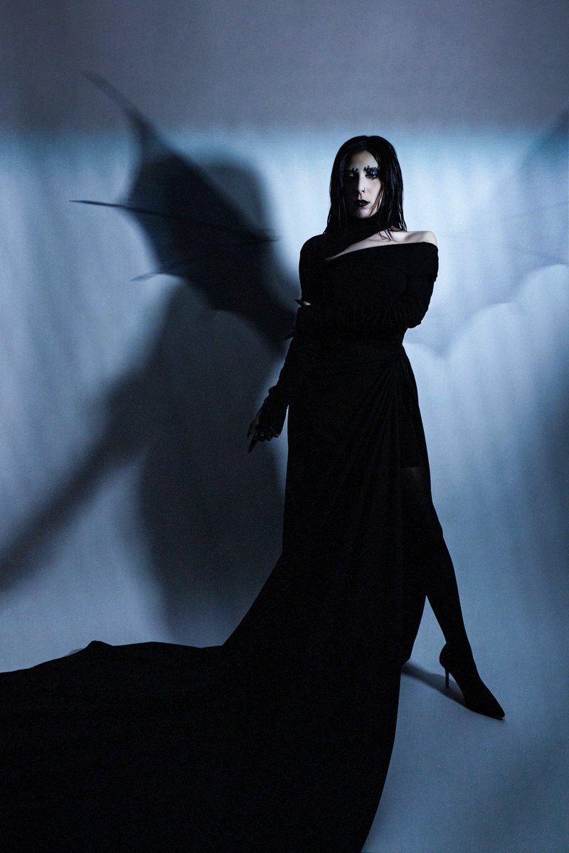 maxxmacabre's tweet photo. one of my favourite pictures of myself from a shoot earlier this year 🦇 🧛🏻 https://t.co/Xq70xHHvTJ