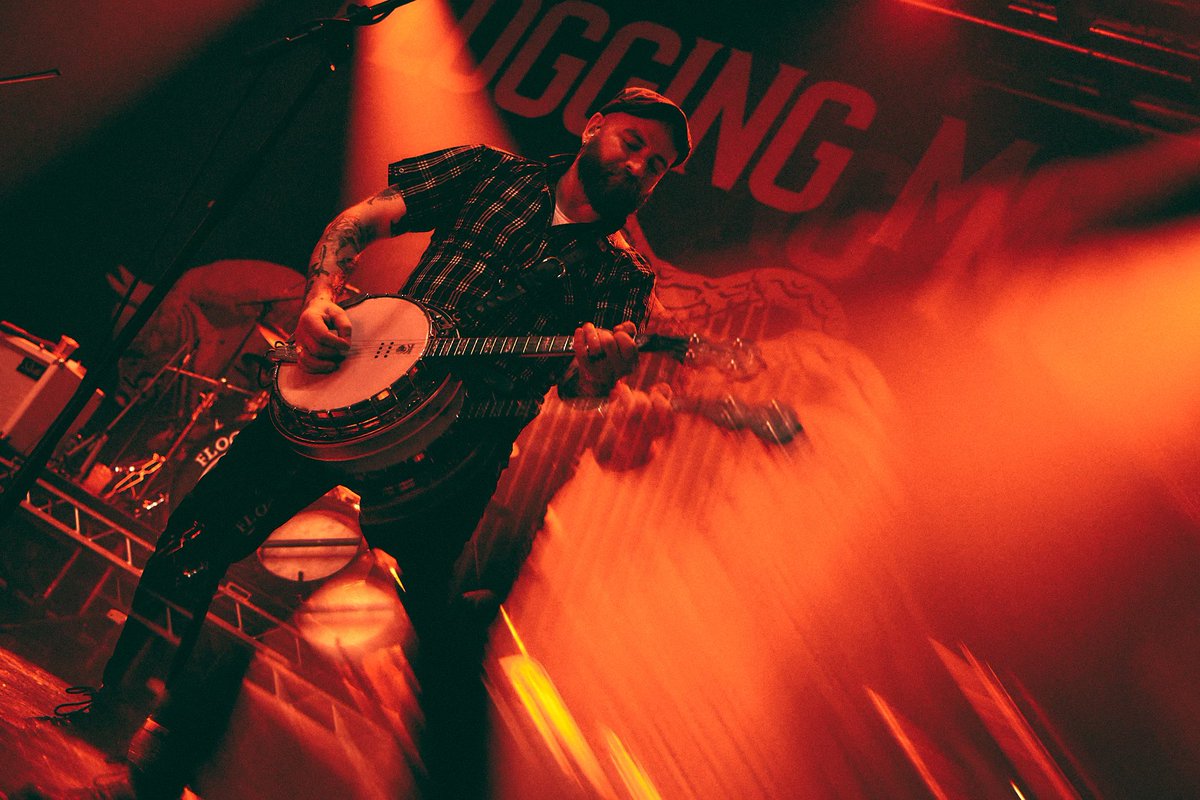 floggingmolly's tweet image. US! We are giving away a pair of tickets for our run with @Rumjacks this Fall! All you have to do to enter is tag the friend that you want to take to the show + comment the headline date you want to attend ☘️ Contest ends this Friday, 7.26. Best of luck!