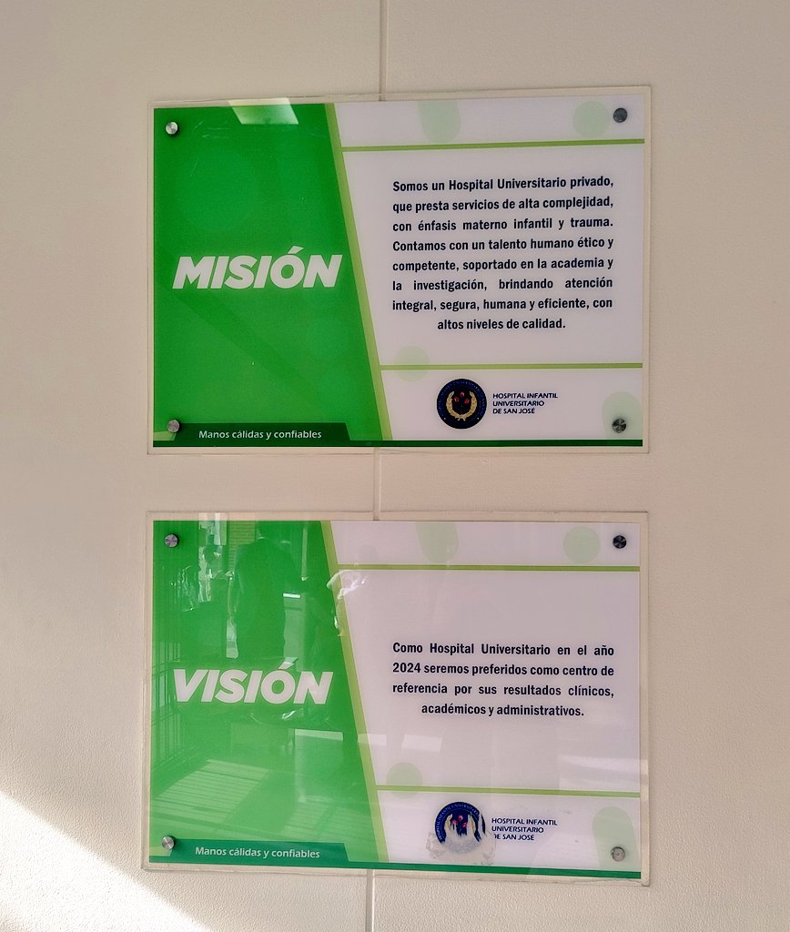 teacheryamile's tweet photo. Hay instituciones a las que les queda grande la misión y la visión @HIUSJ_Bogota . Pacientes hospitalizados en sillas, como el caso de mi hijo, tres días recibiendo atención en una silla de sala de espera. Un hospital Universitario que no enseña sobre dignidad humana. https://t.co/nYgx7reDN1