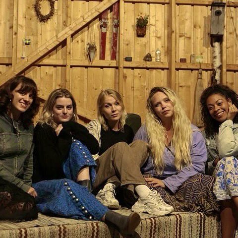 Charm of Finches tweet media