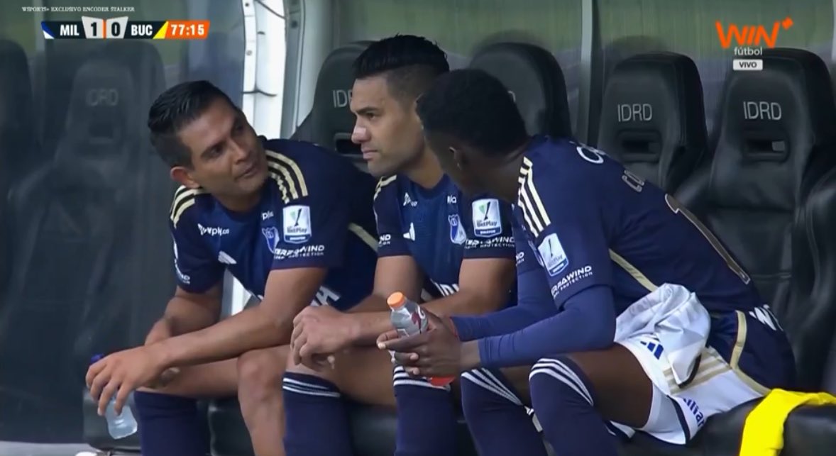 Carrileraso's tweet image. Falcao respira

Nosotros: