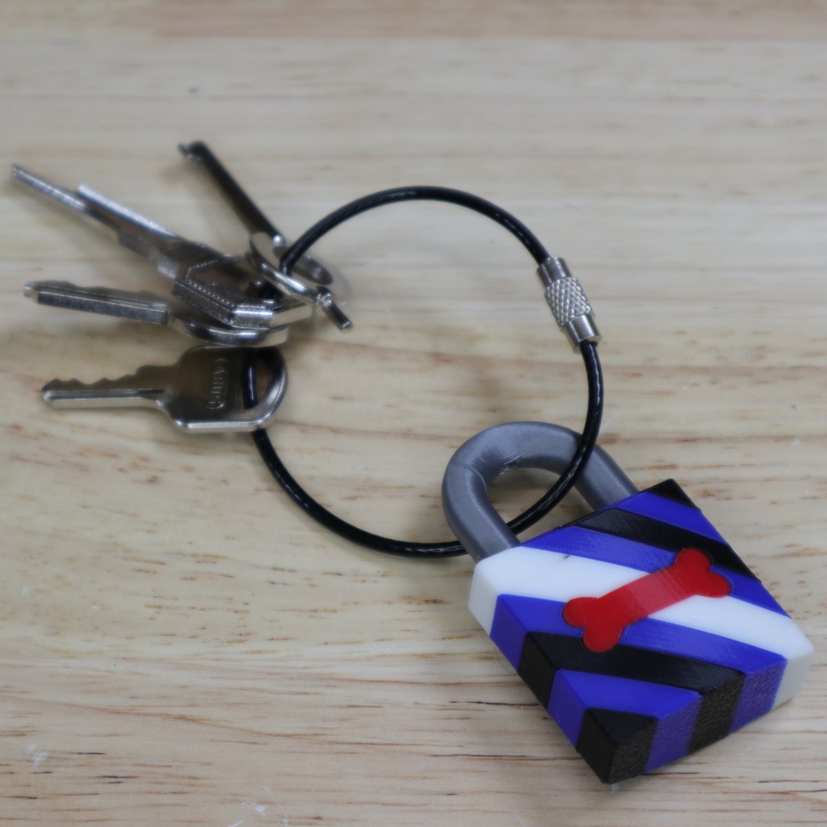 Let everyone know you're a good locked up pup with our puppy Pridelock. 

Available now at fluxchastity.com/products/pride…

📷