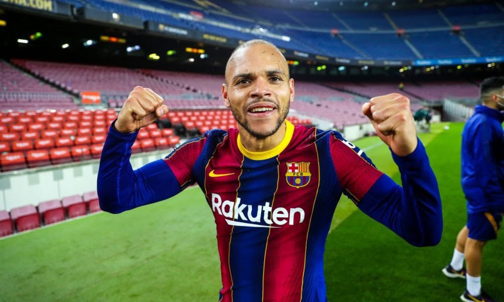 futebol_info's tweet photo. ⚠️ Fechado! Braithwaite é o novo reforço do Grêmio.

O ex-atacante dinamarquês do Barcelona vai desembarcar em breve no Brasil para se apresentar ao clube gaúcho.

🗞 @FabrizioRomano 
📸 Divulgação/Barcelona https://t.co/W5Zh44LqjU