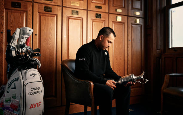 Canalplusgolf's tweet photo. Il vous reste 24H pour tenter de gagner ce magnifique SAC TOUR THE OPEN 🤩 de Xander Schauffele Champion Golfer of the year 💚

👉Rendez-vous sur notre home @Canalplusgolf

@TheOpen @CallawayGolf ⛳ https://t.co/RrDj8f10rM