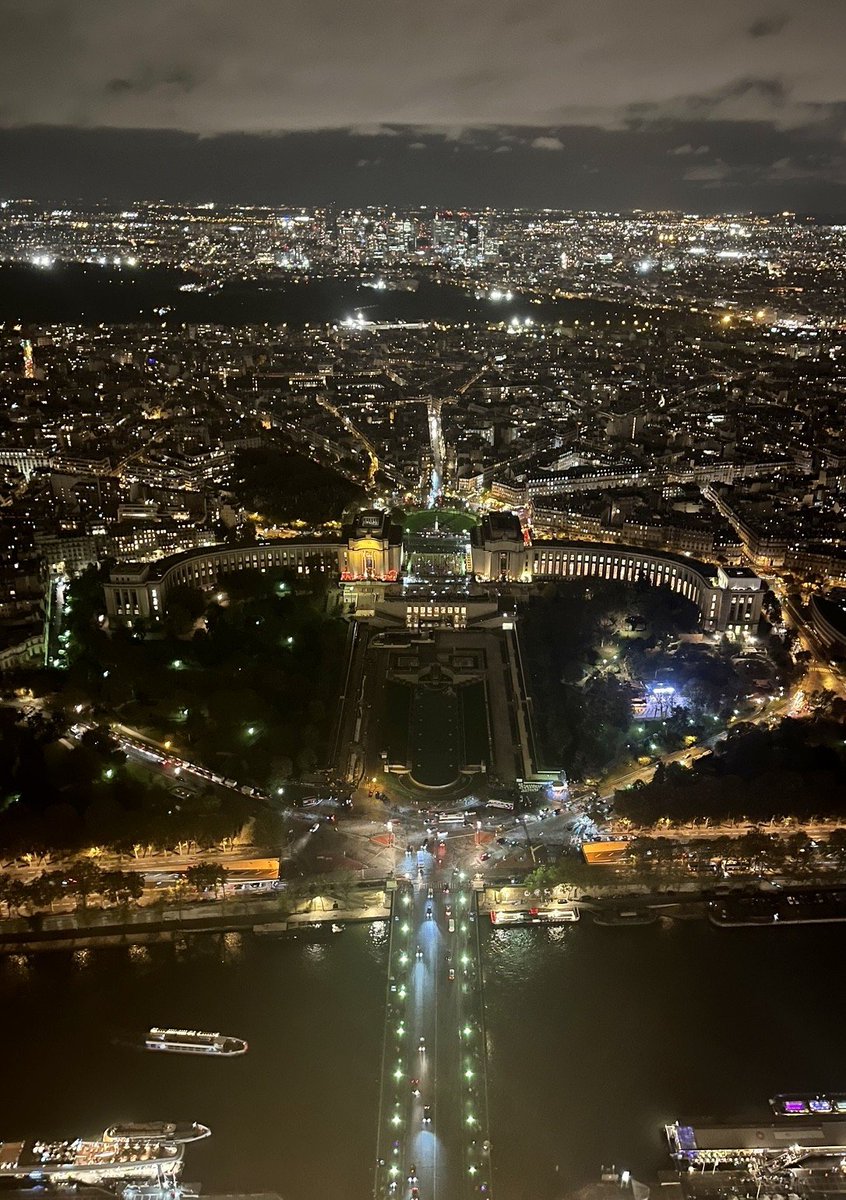 FSCstravel's tweet photo. Throwing it back to Fall '23 Paris Jr. Journey🇫🇷 to get ready for the Olympics and our Fall '24 Jr. Journey to Paris.
Photo by Olivia G. from the top of the Eiffel Tower with a view of almost the entire city of Paris. https://t.co/XlpZ3J1xG4