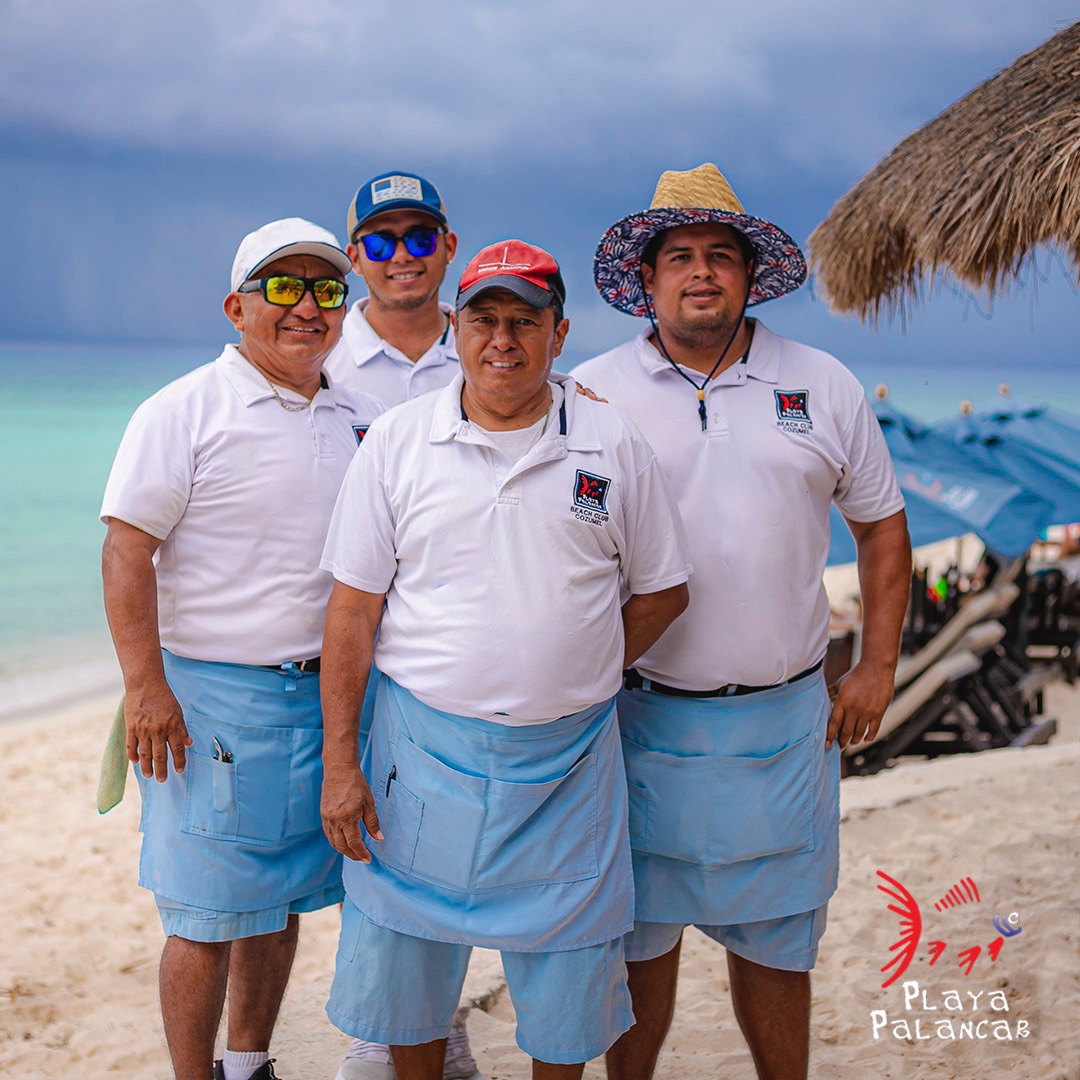 Our crew is ready 😎🍹🍺 to serve you with the best Caribbean vibes on your next visit to #PlayaPalancarBeachClub 🌴🌺
playapalancar.com.mx
#RivieraMaya #PlayaPalancar #CozumelCrucero