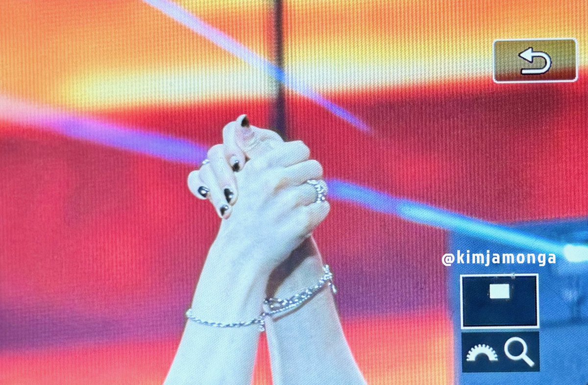 straymong's tweet image. 