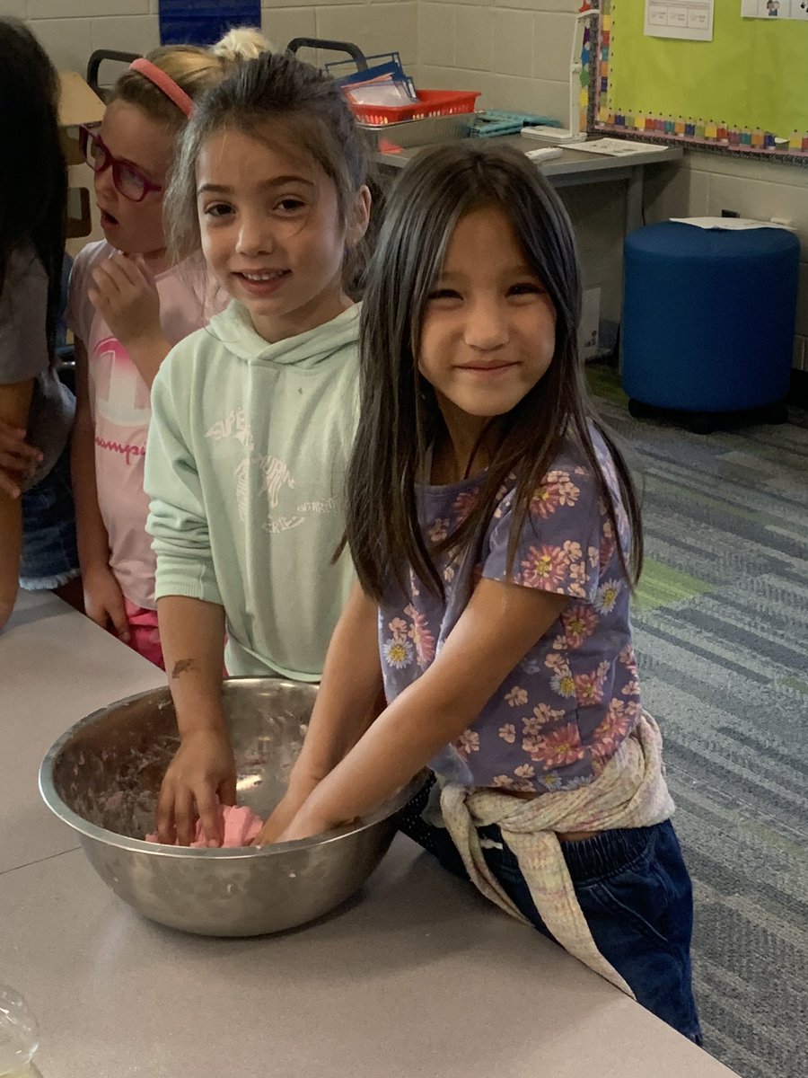 missmacsecond's tweet image. We had so much fun making play doh together today! @SLCSJumpStart