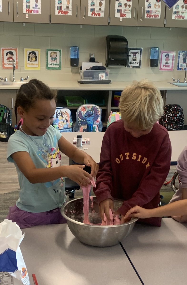 missmacsecond's tweet image. We had so much fun making play doh together today! @SLCSJumpStart