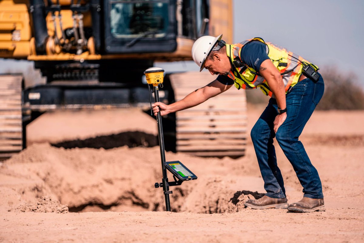 KellyTractorCo's tweet image. We&apos;re here to help you choose the perfect machine control for your #CatMachine, streamlining your operations for increased efficiency &amp;amp; speed, making it easier for your equipment operators to meet job specifications. Explore more: vist.ly/47dd. #KellyTractor