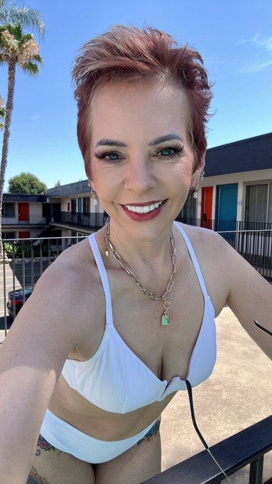 MILF Monday ☀️ See you in August LA! 🎬 https://t.co/SBBF8BvgHg