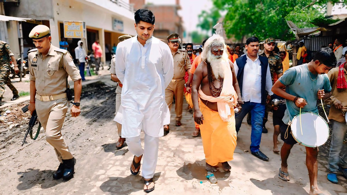Dr. Yashveer Singh IPS (@dryashveerips) on Twitter photo हर किसी पर “शक” करना भी स्वयं को “शक्तिहीन” बनाना है..!!
🇮🇳🙏
IPS Yashveer Singh हर किसी पर “शक” करना भी स्वयं को “शक्तिहीन” बनाना है..!!
🇮🇳🙏
IPS Yashveer Singh