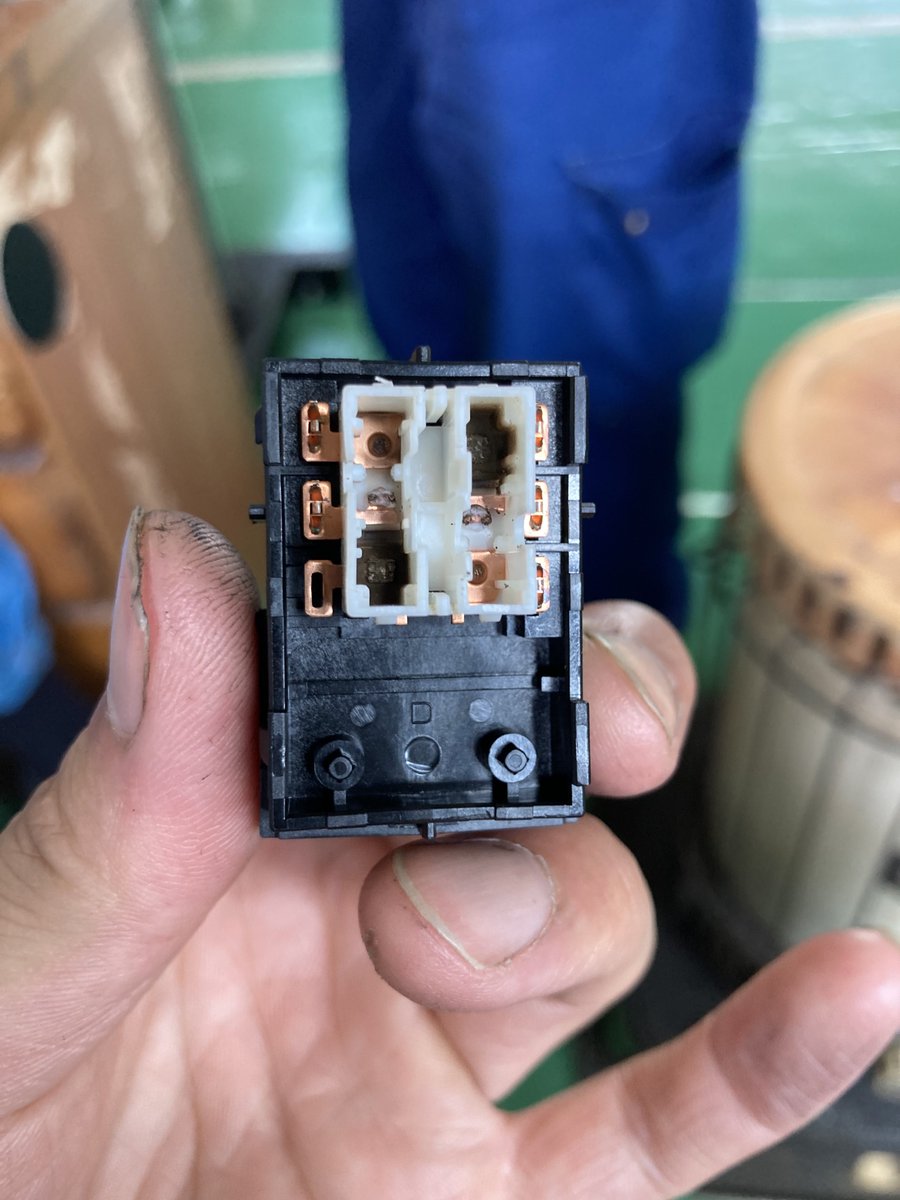 TetsuAutomec's tweet image. 焦げ付いてるやん…
こりゃスイッチ交換ですわ