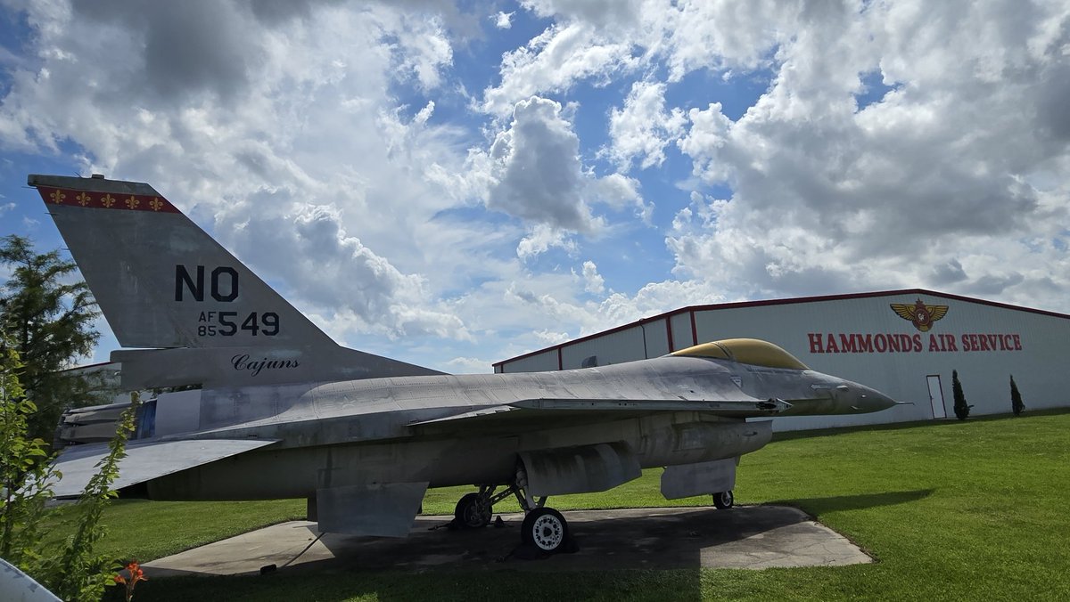 USSKIDD_DD661's tweet photo. This F-16 Fighting Falcon is displayed at Hammonds Air Service at Houma Terrebonne Airport & Industrial Park, down the road from Thoma-Sea Shipyard where USS KIDD is currently being refurbished.
#aviation #exploreyourhometown #exploreyourstate #museum #education #learningisfun https://t.co/79ApFP56NT