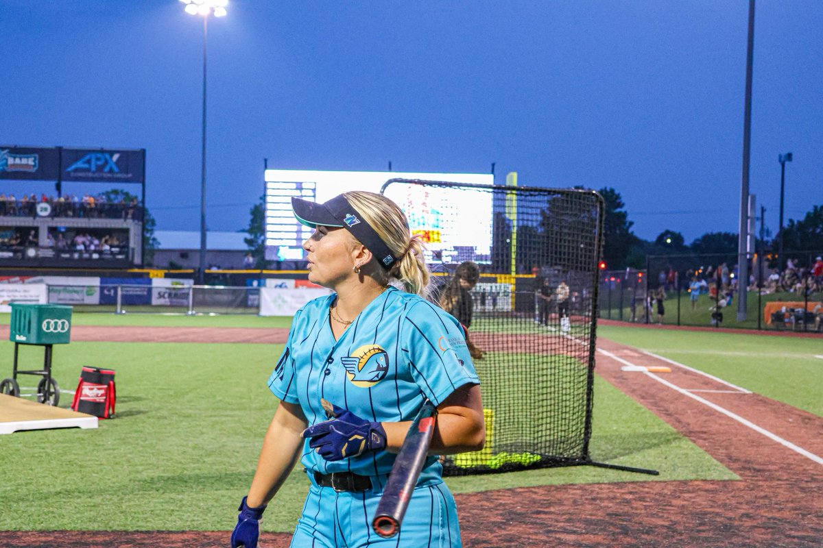 NightMares_SB's tweet photo. Carly. Oliver. 

Carly is your 2024 softball home run derby runner-up ✨🥳🐴🎉 https://t.co/POkCnxyl0A