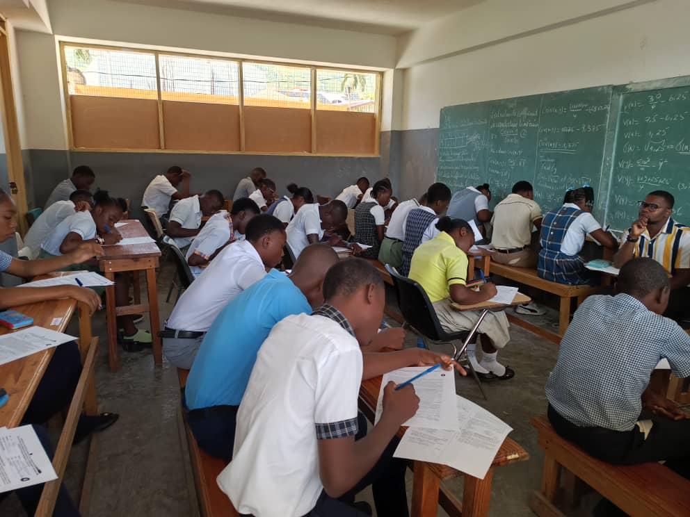 MENFP/ Edikasyon/ Egzamen ofisyèl 9yèm ane fondamental, Lekòl nòmal enstitè ak Sant edikasyon familyal

Dewoulman premye jounen egzamen ofisyèl pou ane akademik 2023-2024 

Ministè Edikasyon Nasyonal  ak Fòmasyon Pwofesyonèl (<a href="/MENFP_Education/">MENFP Education Haiti</a>) lanse jodi lendi 22 jiyè 2024 la,