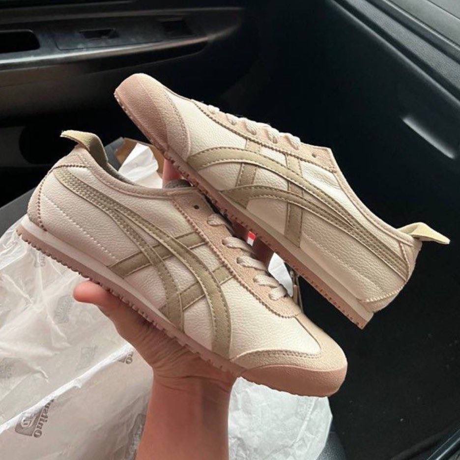 theiceraf's tweet photo. Kasut yang buat jiwa perempuan tak tenteram 🫣

Soft betul color ni, memang sesuai untuk perempuan dan auto cute eyh 😍 https://t.co/ar7xSZIiAO