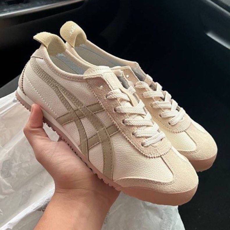 theiceraf's tweet photo. Kasut yang buat jiwa perempuan tak tenteram 🫣

Soft betul color ni, memang sesuai untuk perempuan dan auto cute eyh 😍 https://t.co/ar7xSZIiAO