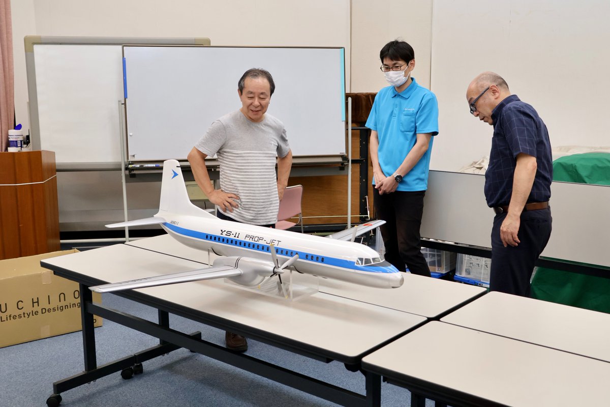 こちら展示部です。 ついに完成したYS-11模型が納品されました