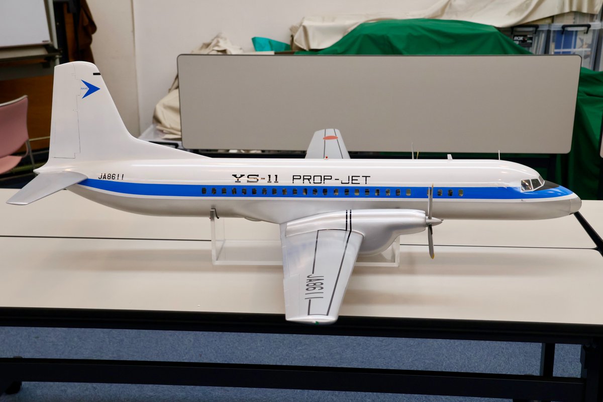 YS-11 3機セット 模型 こちら展示部です。 ついに完成したYS-11模型が納品されました